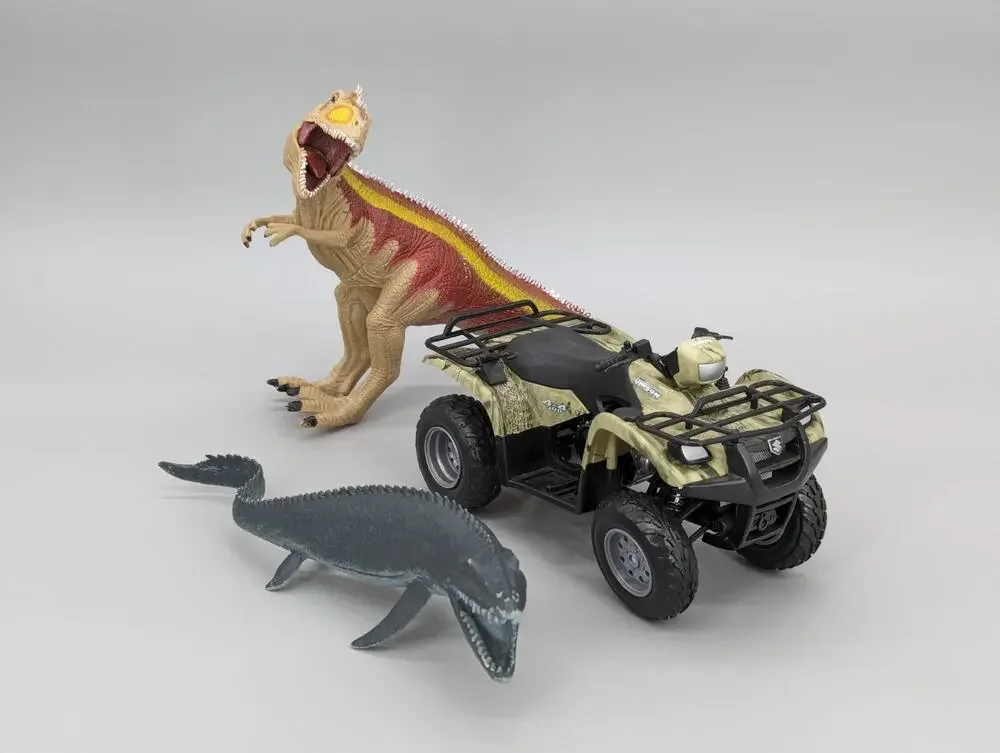 New Ray Toys 1:12 ATV Suzuki Vinson 500 Quad Runner Green Camo 42903A W/Dinos